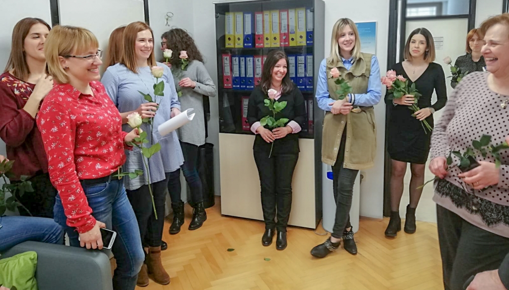 Povodom Dana žena Dekan podijelio ruže zaposlenicama